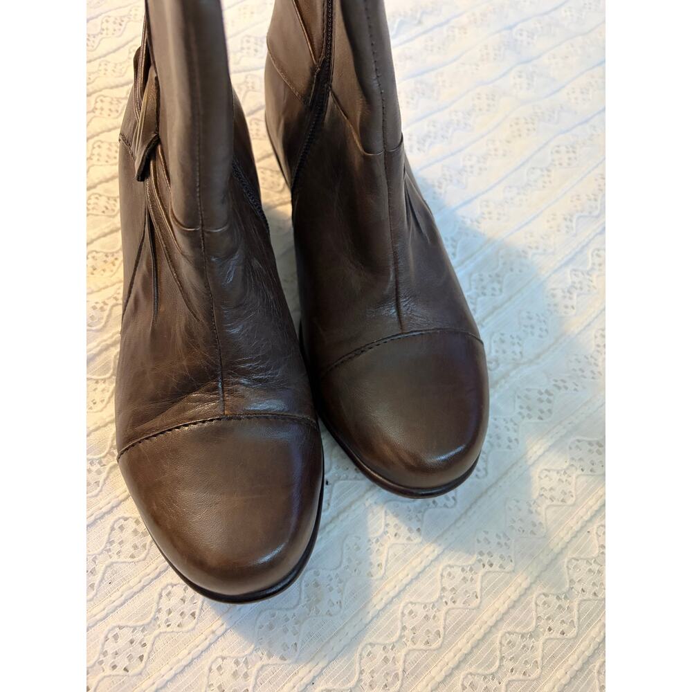 Clarks Bendables Brown Leather Ankle Boots Heeled Booties Women's 7M 39161 - Picture 4 of 7